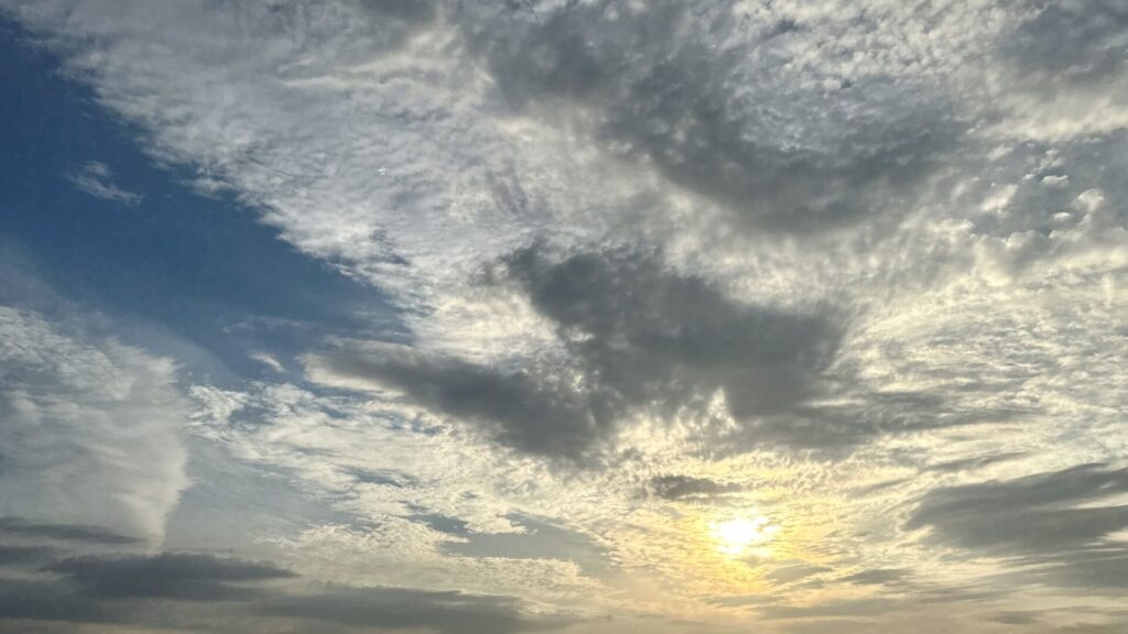 2026年夏の博多の空